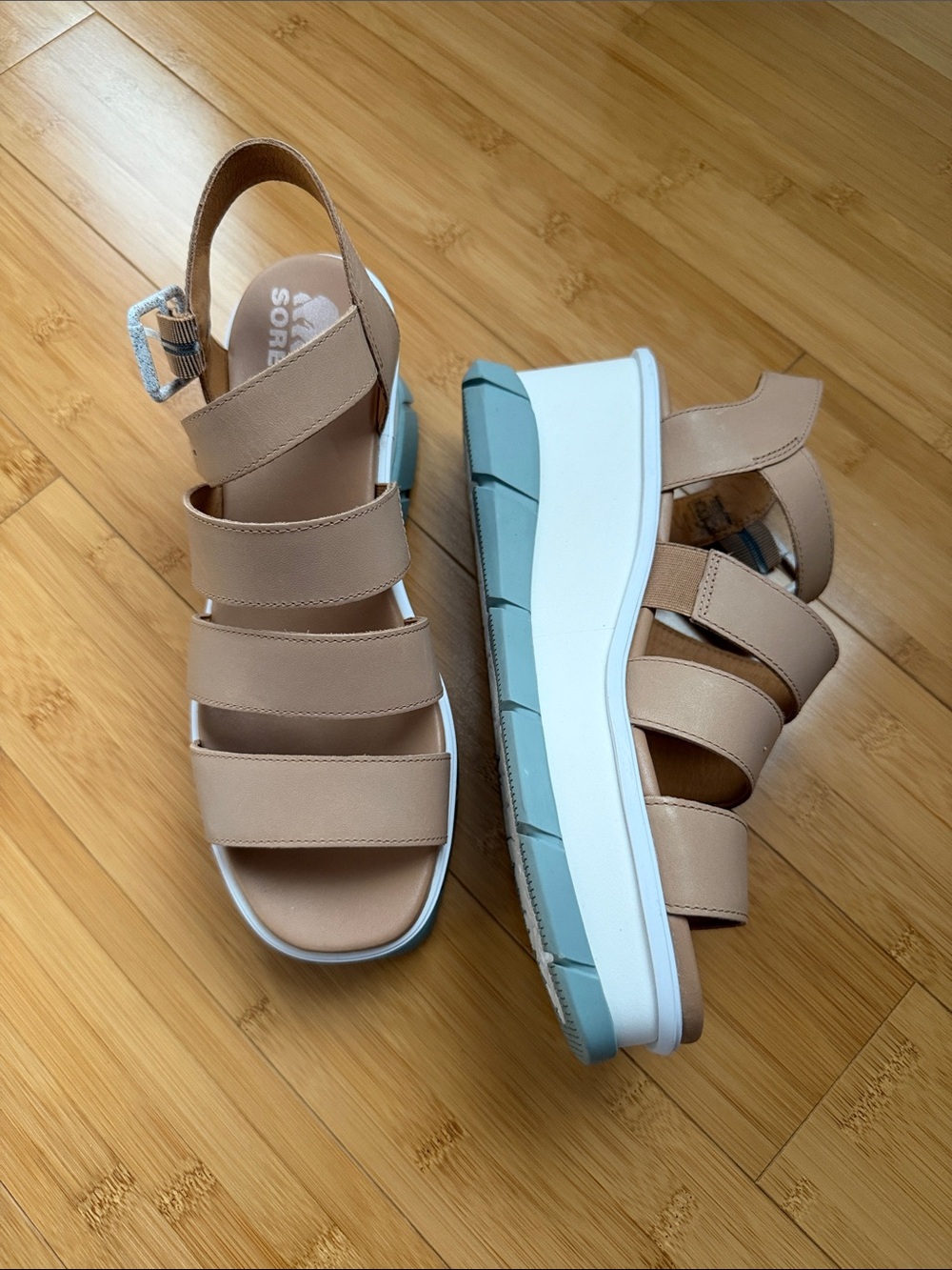 Sorel Joanie III Platform Wedge Tan Sandal. White & Light Blue Sole. Like new
